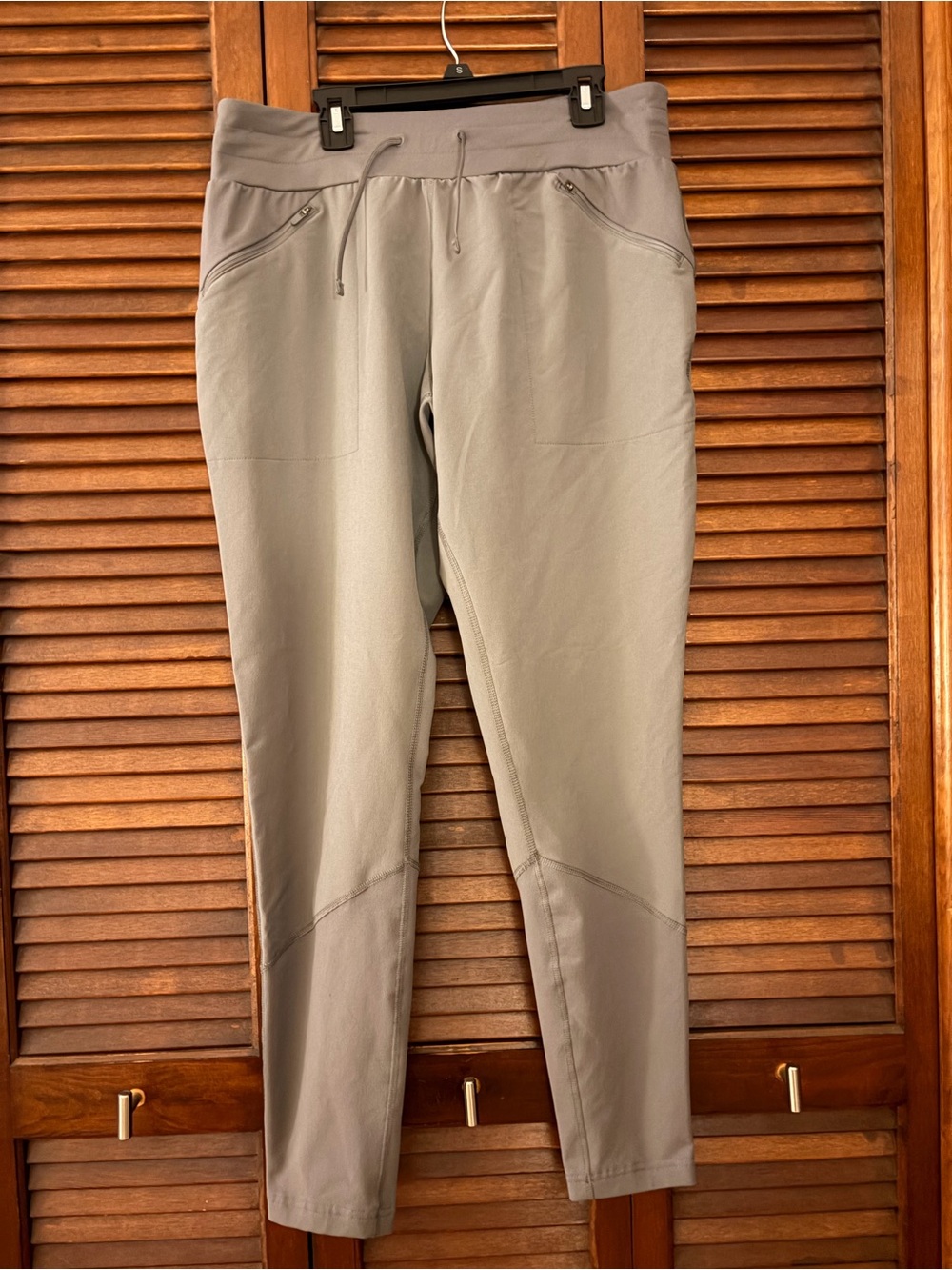 Columbia Women’s Slim Jogger Pants in Light Gray